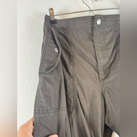 Abercrombie and Fitch Women’s cargo pants size Small - Picture 6 of 11